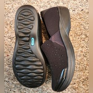 BZees Shoes Womens Size 9.5M Poppyseed Slip-On Loafer Black Comfort Rhinestones